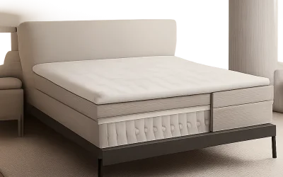 Visuel premium mettant en avant un matelas ferme dans une chambre moderne et apaisante. L’image suggère le maintien, la stabilité et le confort thermique sans surcharger la scène.